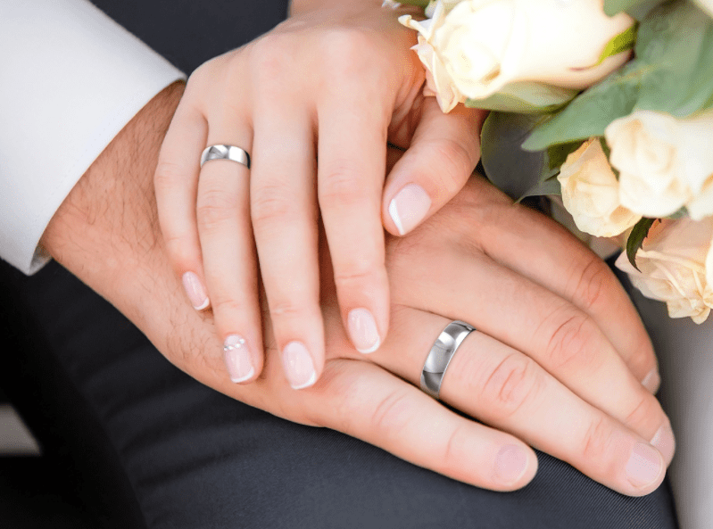 Polished Band in 18K White Gold - 6mm